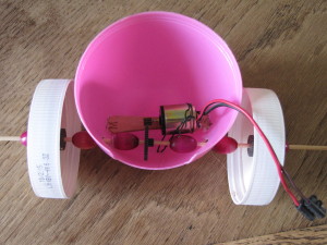 montage moteur voiture Kinder
