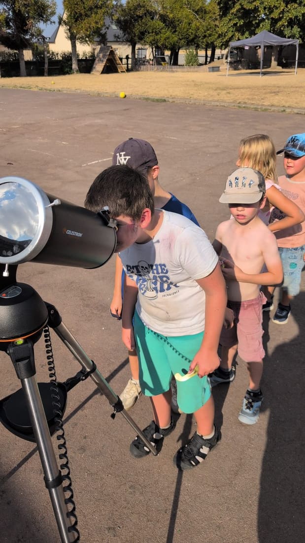 Observation au télescope