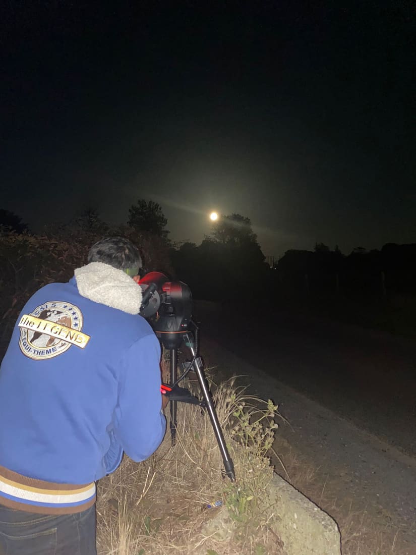 Observation nocturne de la Lune