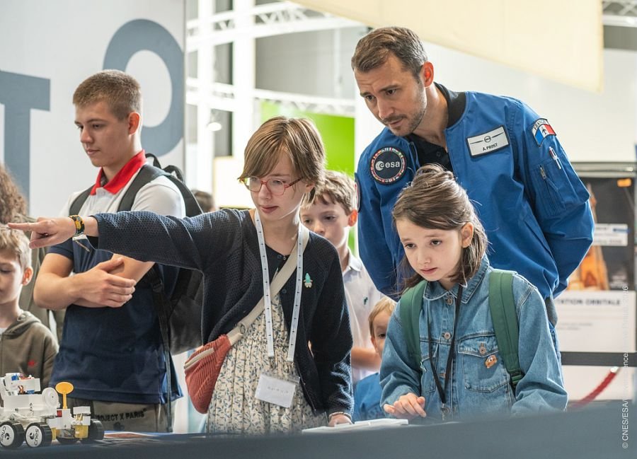 L'astronaute de l'ESA Arnaud Prost participe a l'atelier "Pilote ton rover martien" lors de l'Evenement Cap sur l'Espace ! a la Cite des sciences et de l'industrie le 12 septembre 2026.En marge du Sommet international sur l'espace, le CNES, l'ESA et Universcience proposent un week-end d'animations a la Cite des Sciences.