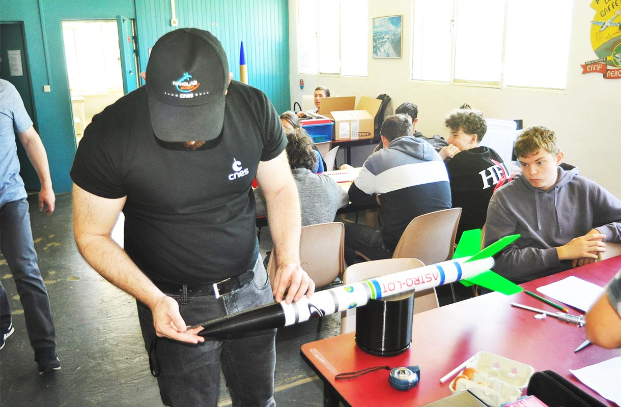 Une fusée à l'école Planète Scciences Occitanie