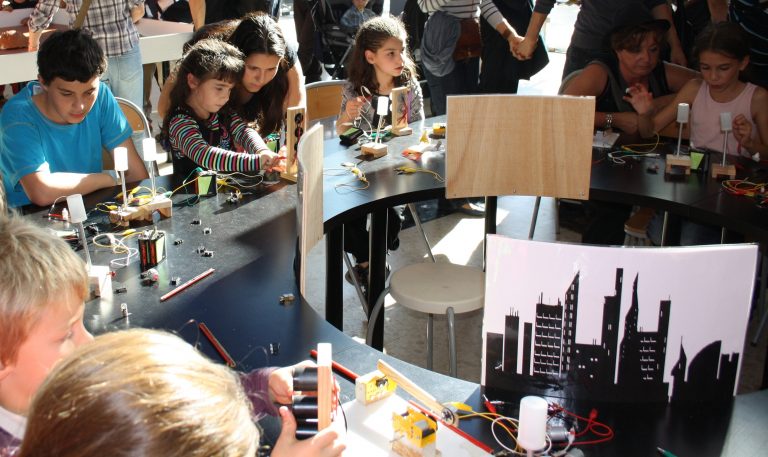 Lire la suite à propos de l’article Circuits électriques en folie